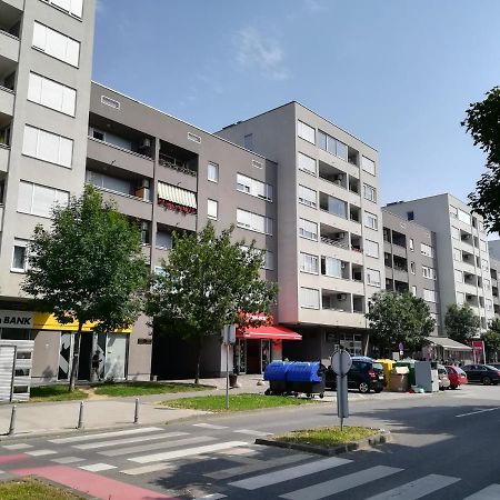 Apartments Dora ซาเกร็บ ภายนอก รูปภาพ