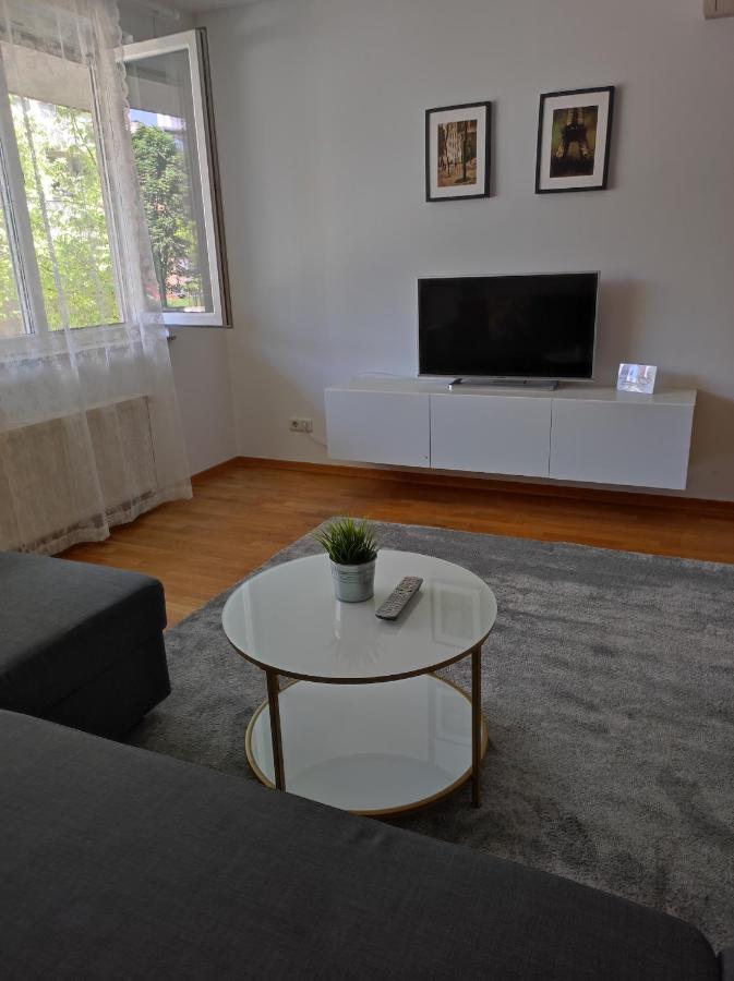 Apartments Dora ซาเกร็บ ภายนอก รูปภาพ